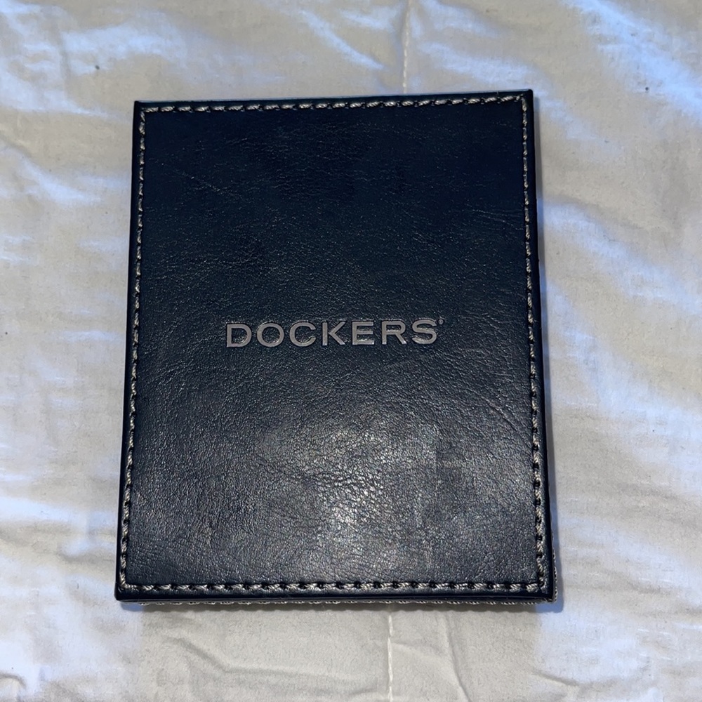 Men’s Dockers brand new wallet - Picture 4 of 5